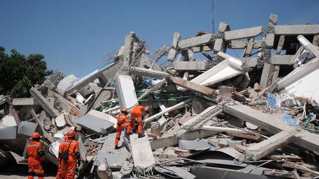 Endonezya'da Deprem ve Tsunami: Hayatını Kaybedenlerin Sayısı 1400'ü Aştı