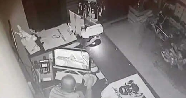 Hırsız Kendisine Emanet Edilen Anahtar ile Arkadaşının Dükkanını Soydu!