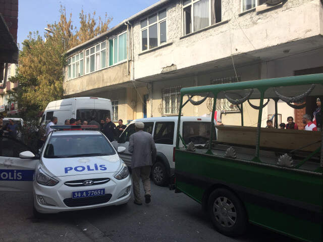 Kıskançlık Krizine Giren Cani Koca, Eşini Kafasını Satırla Keserek Öldürdü Kıskançlık Krizine Giren Cani Koca, Eşini Kafasını Satırla Keserek Öldürdü
