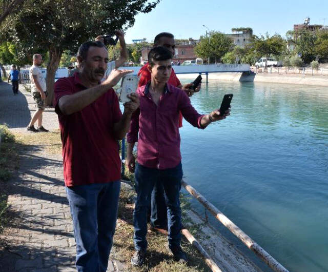 Meraklı Vatandaş, Kadın Cesedini Canlı Yayında Takipçileriyle Paylaştı Meraklı Vatandaş, Kadın Cesedini Canlı Yayında Takipçileriyle Paylaştı