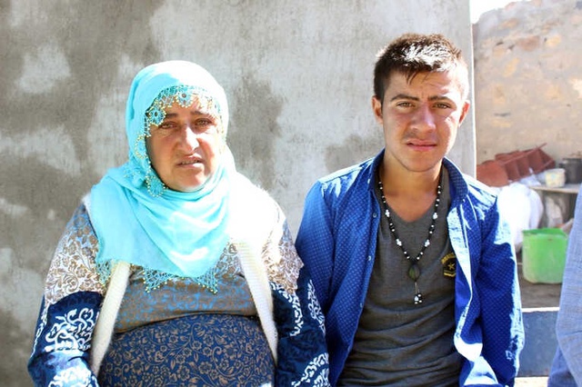 Elektrik Direğine Takılan Kuşu Kurtarmak İsterken Kollarından Olan Çocuk, Türkiye'den Yardım İstedi