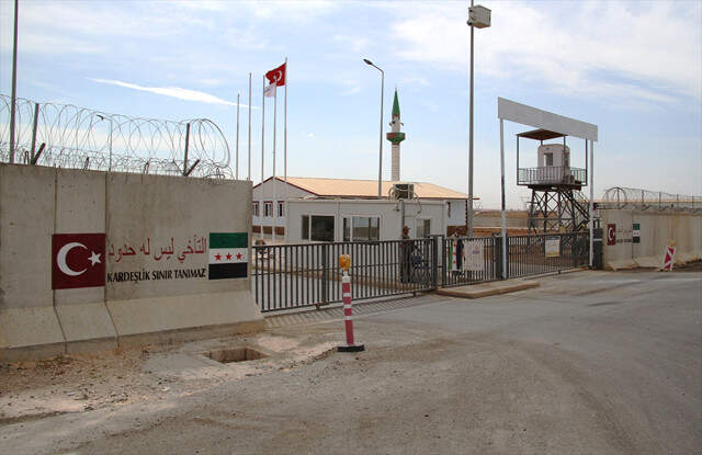 Şehit Uzman Çavuşun Adı Suriye'deki Camide Yaşatılacak Fırat Kalkanı Şehidinin Adı, Suriye'de Yapılan Camiye Verildi