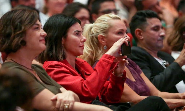 Ünlü Şovmen Cem Yılmaz'dan Evlilik Esprisi: Siz Gidin Biz Geliyoruz