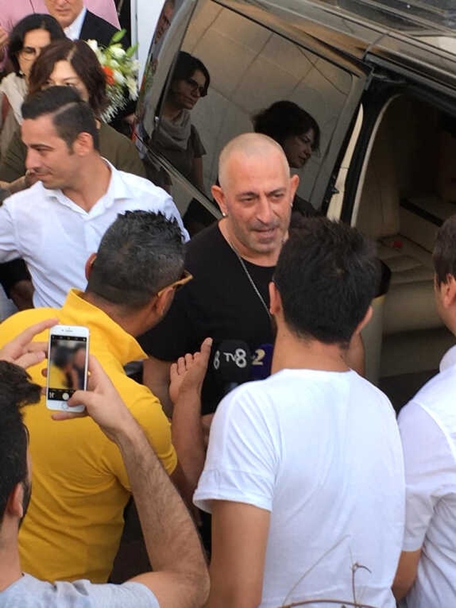 Ünlü Şovmen Cem Yılmaz'dan Evlilik Esprisi: Siz Gidin Biz Geliyoruz