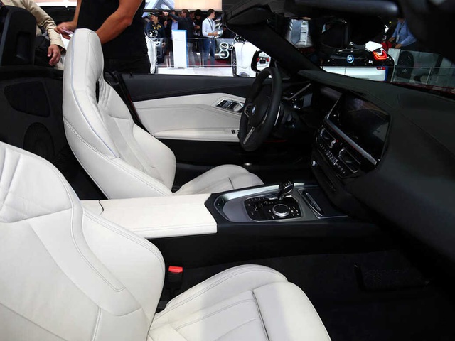 Yeni <a class='keyword-sd' href='/bmw/' title='Bmw'>Bmw</a> Z4 Paris'ta Sahne Aldı