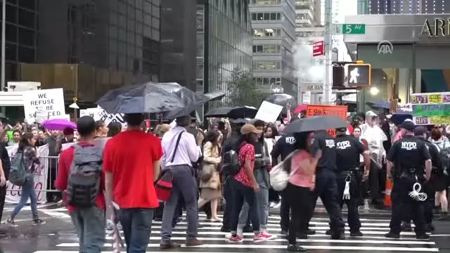 ABD'de Trump'ın Yüksek Mahkeme Adayı'nı Protesto Eden Oyuncu Gözaltına Alındı