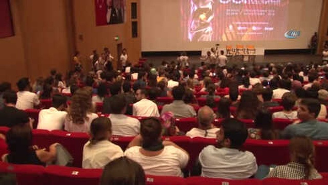 Cem Yılmaz En Beğendiği Oyuncunun <a class='keyword-sd' href='/sener-sen/' title='Şener Şen'>Şener Şen</a> Olduğunu Açıkladı