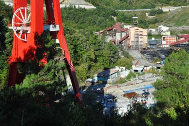 Bartın'da, İşten Çıkarılan Madenciler, 50 Metre Yükseklikte Eylem Yaptı
