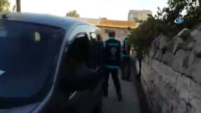 Koca Köpeği Arabanın Bagajına Koyarak Çalan Hırsız Kamerada
