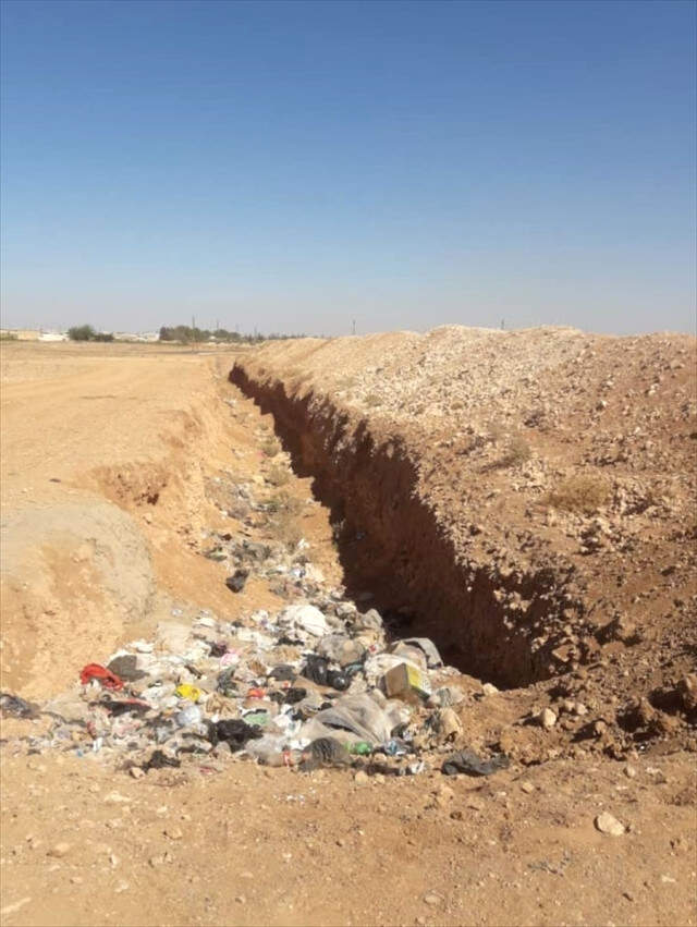 Uydu Fotoğraflarında Ortaya Çıktı! YPG/PKK Münbiç'i Çukurlarla Çevreledi Uydu Fotoğraflarında Ortaya Çıktı! YPG/PKK Münbiç'i Çukurlarla Çevreledi