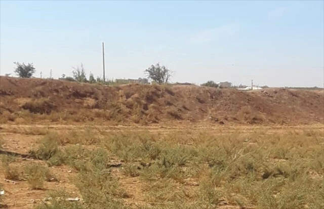 Uydu Fotoğraflarında Ortaya Çıktı! YPG/PKK Münbiç'i Çukurlarla Çevreledi Uydu Fotoğraflarında Ortaya Çıktı! YPG/PKK Münbiç'i Çukurlarla Çevreledi
