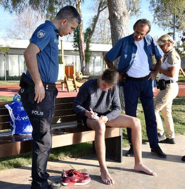 Alkol Alıp Girdiği Denizde Uyuyakalan Genci, 8 Saat Sonra Balıkçılar Kurtardı
