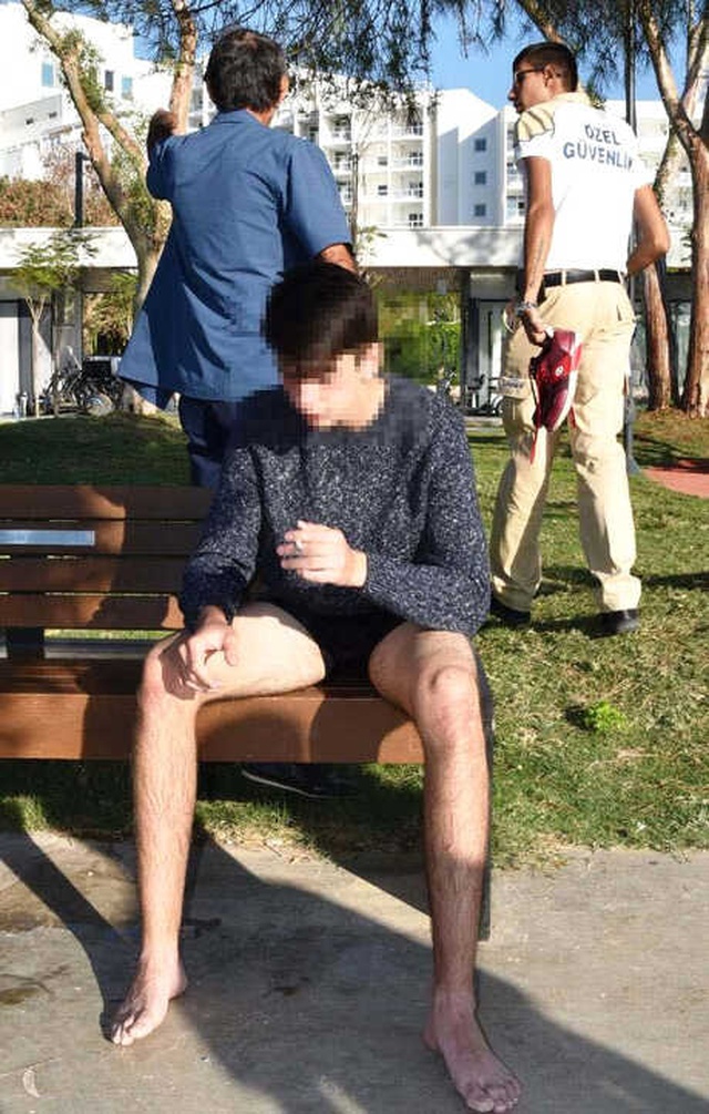 Alkol Alıp Girdiği Denizde Uyuyakalan Genci, 8 Saat Sonra Balıkçılar Kurtardı