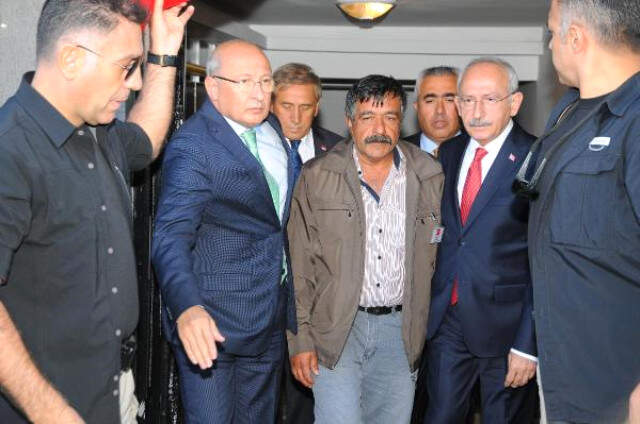 Kılıçdaroğlu'na Şehit Evi Ziyaretinde Protesto Kılıçdaroğlu'na Şehit Taziyesinde Protesto: Hangi Yüzle Geliyorsun