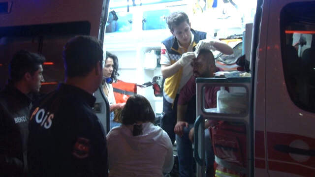 Kontrolden Çıkan Otomobil TIR'ın Altına Girdi: 1 Ölü 2 Yaralı Kontrolden Çıkan Otomobil TIR'ın Altına Girdi: 1 Ölü 2 Yaralı