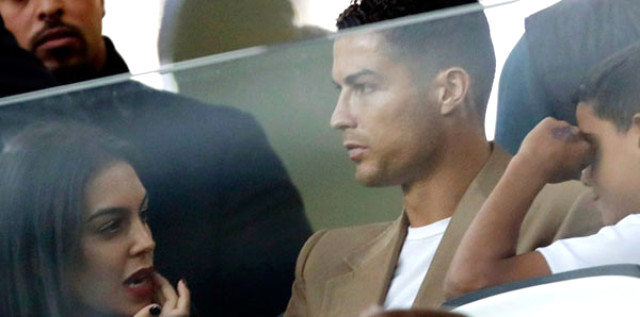 Tecavüzle Suçlanan Yıldız Futbolcu Cristiano Ronaldo, Paris Hilton'un Avukatıyla Anlaştı