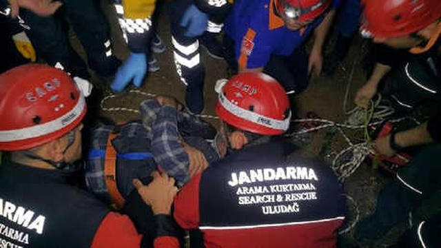 Talihsiz Adam, Tuvaletini Yapmak İsterken 150 Metreden Yuvarlandı