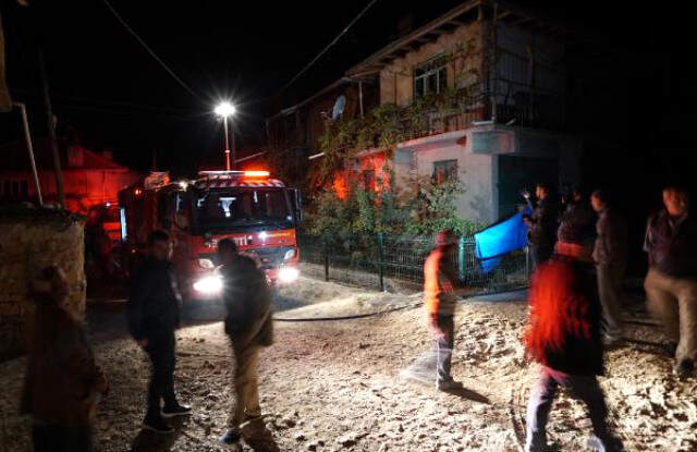 Uşak'ta, Yaşlı Çift Çıkan Yangında Mahsur Kaldı: 1 Ölü, 1 Yaralı