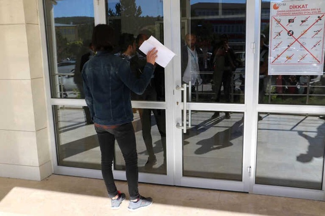 KPSS'ye Geç Kalan Adayların, 1 Dakikayla Memurluk Hayalleri Bitti