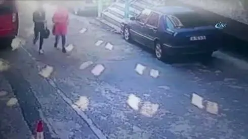 Röntgen Filmi Kullanarak Girdiği Evleri Soyan Kadın Hırsız Yakalandı