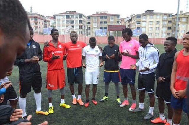 İstanbul'a Gelen Afrikalı Futbolcular, Türkiye'deki İlk Afrikalı Futbol Kulübünü Kuracak