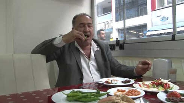 40 Yıldır Cebinde Acı Biber Taşıyor