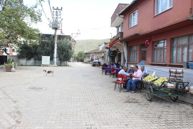 Bir Köyün İsyanı! Husumetli Oldukları Komşu Köyün Sakinleri Tarafından Öldüresiye Dövülüyorlar