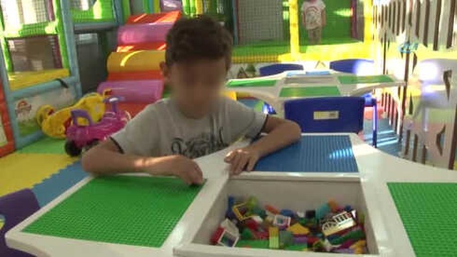 Servis Parası Ödenmediği İçin 8 Yaşındaki Çocuğu Okulda Bıraktılar
