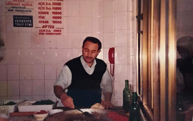 AK Parti Milletvekili Hacı Özkan, Tantuni Tezgahının Başına Geçti AK Parti Milletvekili Hacı Özkan, Tantuni Tezgahının Başına Geçti