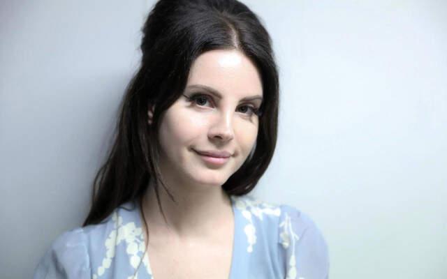 Dünyaca Ünlü Şarkıcı Lana Del Rey, Türk Hayranına Küfür Etti