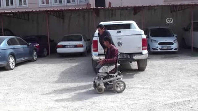 Engelli Derneği Başkanı, Programda Engellilere Hakaret Ettiğini İddia Ederek Çağla Şıkel Hakkında Suç Duyurusunda Bulundu