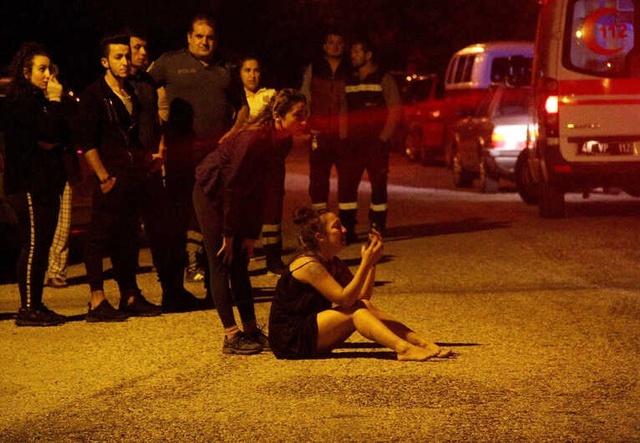 Evinin Yanışını Gözyaşları İçinde İzledi