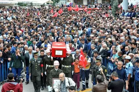 Şehit Sözleşmeli Er Emre Güngör, Gözyaşlarıyla Uğurlandı