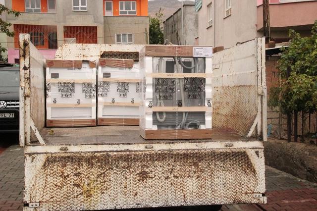 Sokağını Temiz Tutan Mahalleliye Bulaşık Makinesi Hediye Edildi