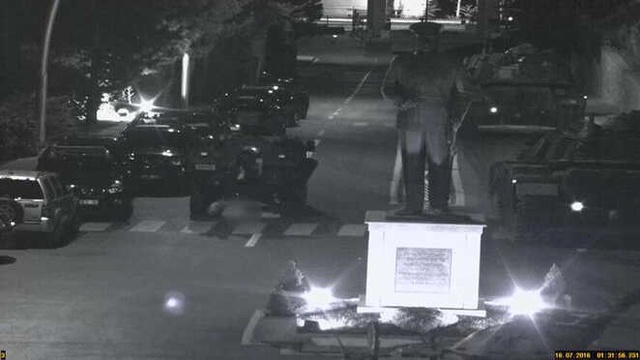15 Temmuz Gecesi, Bir Vatandaşın Zırhlı Araçta Şehit Edilip Çıplak Halde Yola Atıldığı Görüntüler Ortaya Çıktı
