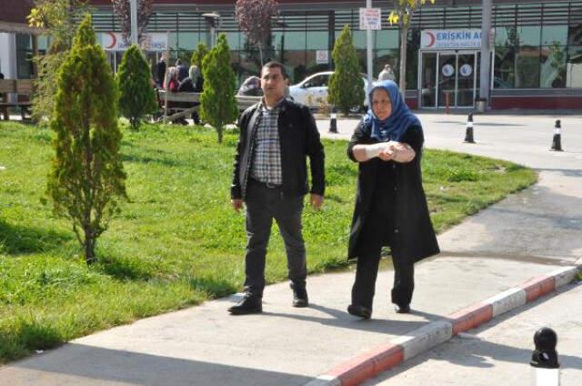 Anne ve Oğlu, Muayene İçin Gittikleri Hastanede Doktor Tarafından Darp Edildiğini İddia Etti