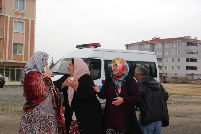 Annelerini Sokak Ortasında Kanlar İçinde Bulan Çocuklar Sinir Krizi Geçirdi Annelerini Sokak Ortasında Kanlar İçinde Bulan Çocuklar Sinir Krizi Geçirdi