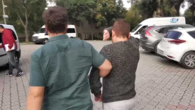 Tramvayda Kadınların Gizlice Fotoğraflarını Çeken Sapık Tutuklandı