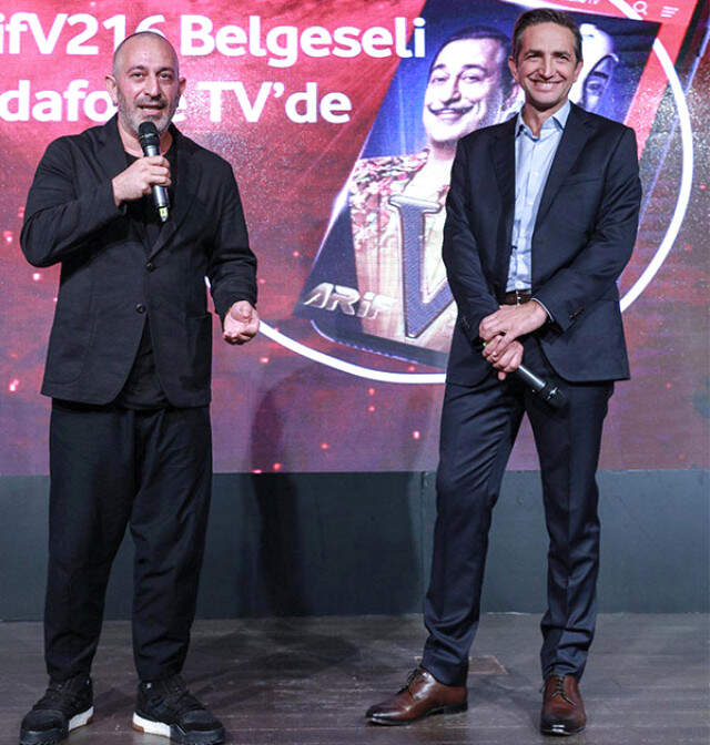 Ünlü Komedyen Cem Yılmaz, Kendisini Eleştiren Kadir İnanır'a İmalı Göndermede Bulundu Ünlü Komedyen Cem Yılmaz, Kendisini Eleştiren Kadir İnanır'a İmalı Göndermede Bulundu