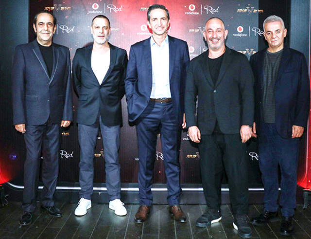 Ünlü Komedyen Cem Yılmaz, Kendisini Eleştiren Kadir İnanır'a İmalı Göndermede Bulundu Ünlü Komedyen Cem Yılmaz, Kendisini Eleştiren Kadir İnanır'a İmalı Göndermede Bulundu