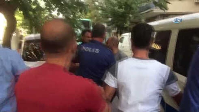 Kaldırımda Yürüyen Kadının Videosunu Çeken Sapığı, Linç Etmek İstediler