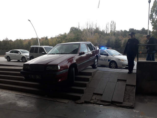Alkollü Sürücü Pazarı Birbirine Kattı! Polisler Ne Yapacağını Şaşırdı Alkollü Sürücü Pazarı Birbirine Kattı! Esnaf ve Polis Ecel Terleri Döktü