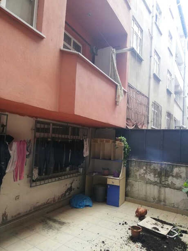 14 Yaşındaki Kız Çocuğu, Anne Şiddetinden Kaçarken Balkondan Düştü