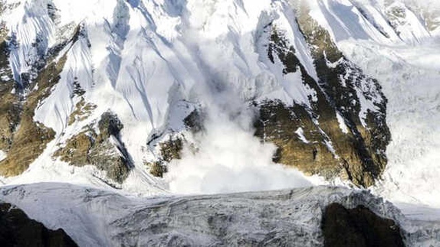 Himalaya Dağları'nda Korkunç Olay: En Az Dokuz Dağcı Yaşamını Yitirdi