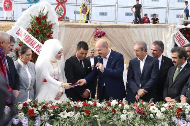 İçişleri Bakanı, 56 Çocuğu Olan Hamo Ağa'nın Torununun Düğününe Katıldı: Kaç Torunun Var Diye Sordum, 'Bilmiyorum' Dedi