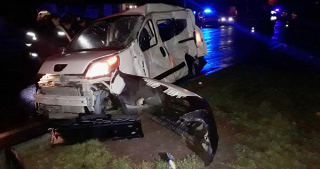 Kütahya'da Yolcu Otobüsü ile Kamyonet Çarpıştı: 2 Ölü