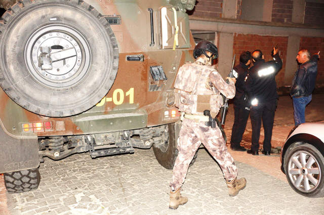 Suç Makinesi Şüpheli, Gece Operasyonunda Saklandığı İnşaatta İzini Kaybettirdi