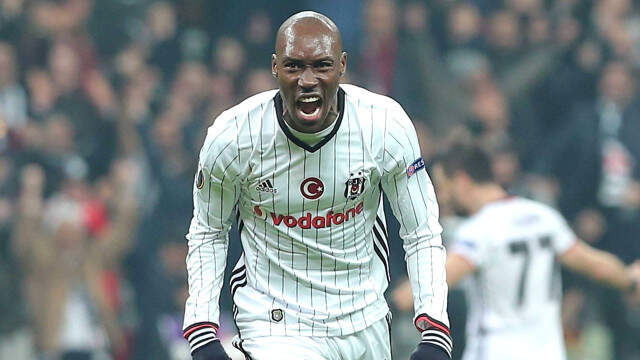 Beşiktaş'ın Kanadalı Oyuncusu Atiba Hutchinson: Futbolu Beşiktaş'ta Bırakmak İstiyorum Beşiktaş'ın Kanadalı Oyuncusu Atiba Hutchinson: Futbolu Beşiktaş'ta Bırakmak İstiyorum