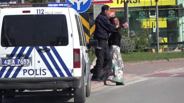 Caddeye Sarhoş İnen Kadın, Polislere Sevgilisini Arattı