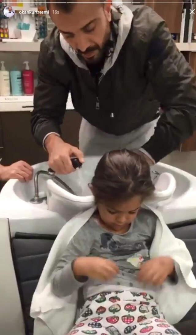 Demet Akalın'dan Boşanan Okan Kurt Kızı Hira'nın Kuaförde Saçlarını Yıkadı Demet Akalın'dan Boşanan Okan Kurt Kızı Hira'nın Kuaförde Saçlarını Yıkadı